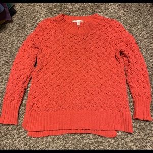 4/$25 Women’s medium seven sweater, bulky and warm, loose knit construction.